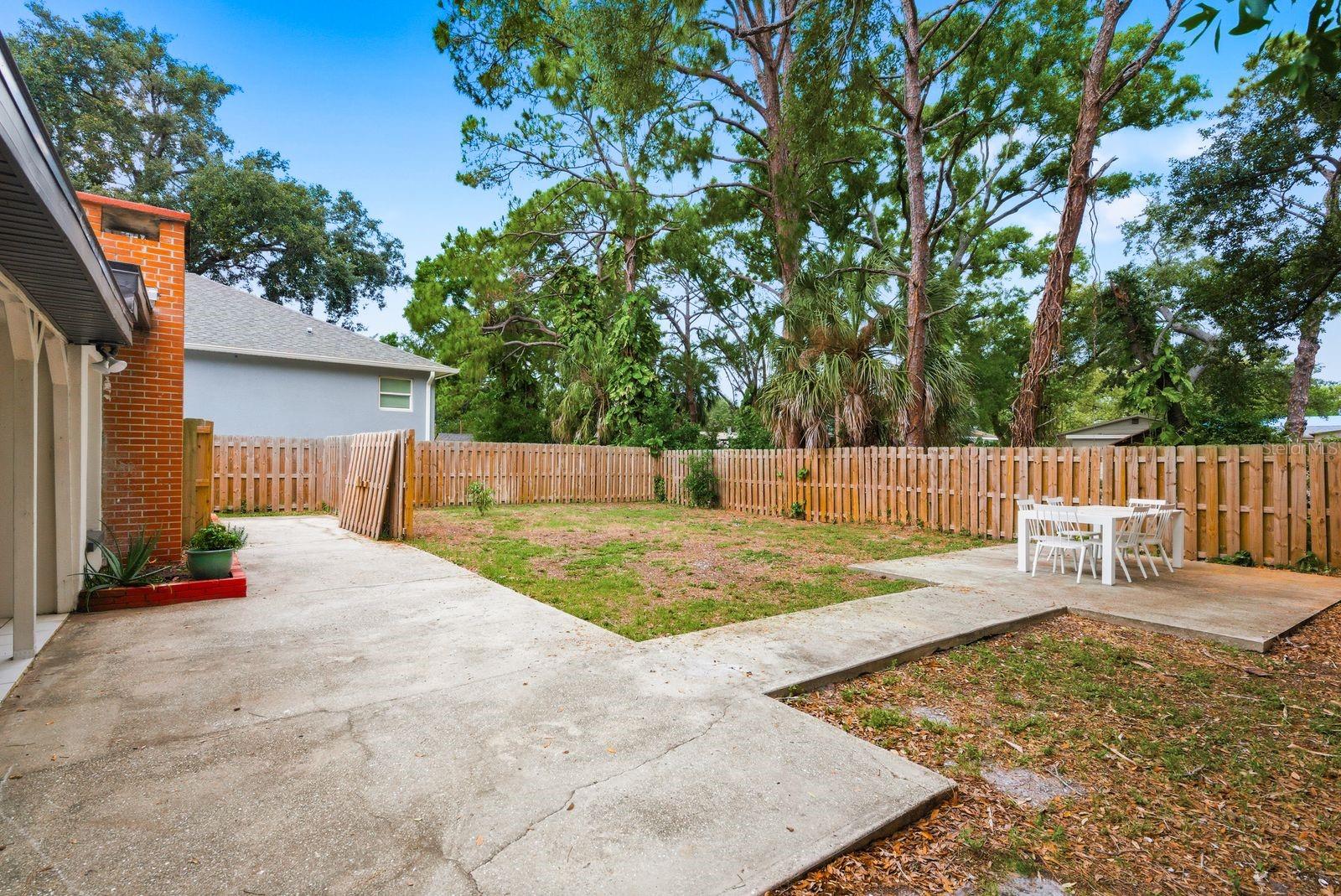 7327 WINCHESTER DR, TAMPA, FL, 33615