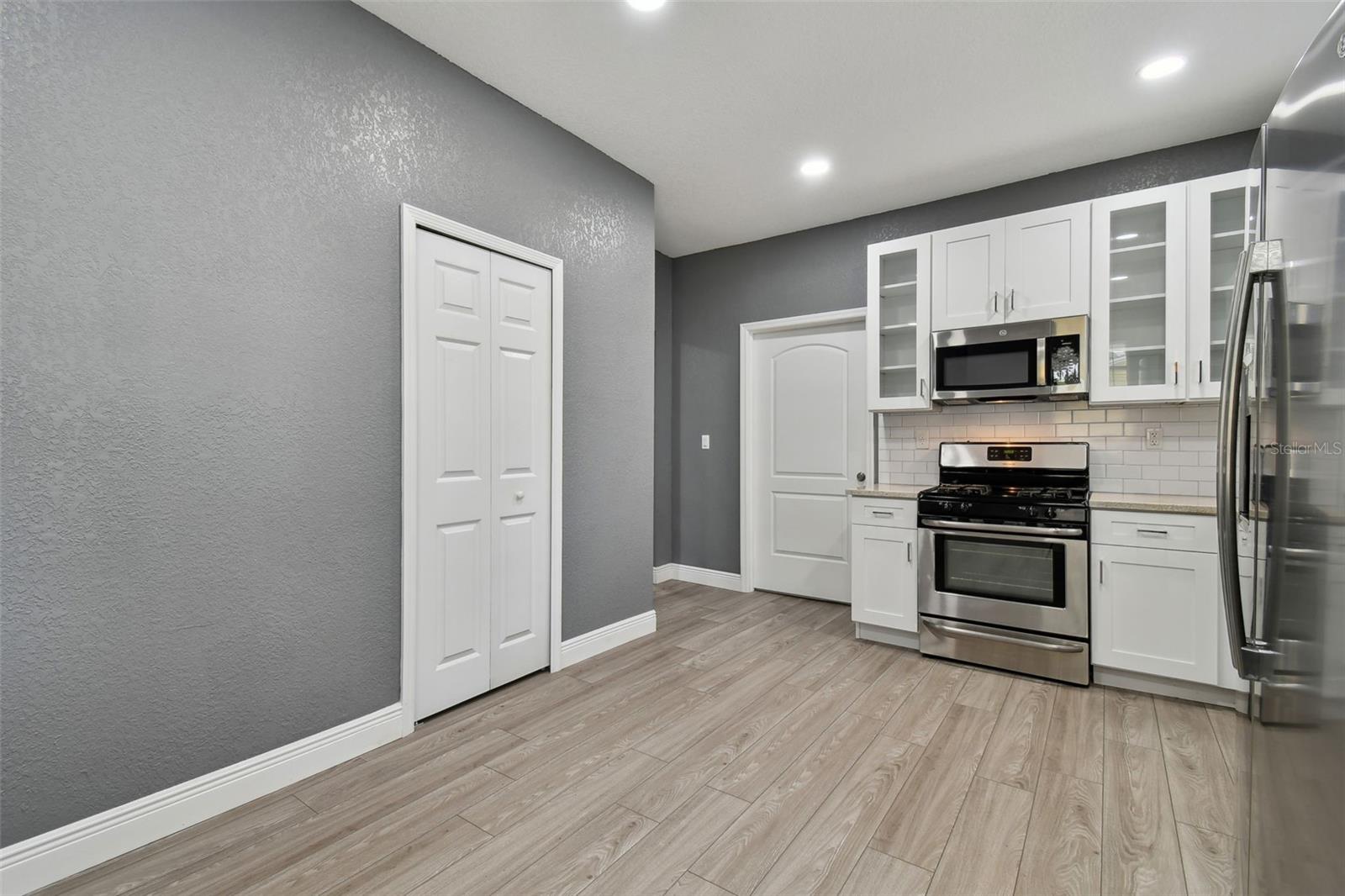 6810 N NAVIN AVE, TAMPA, FL, 33604