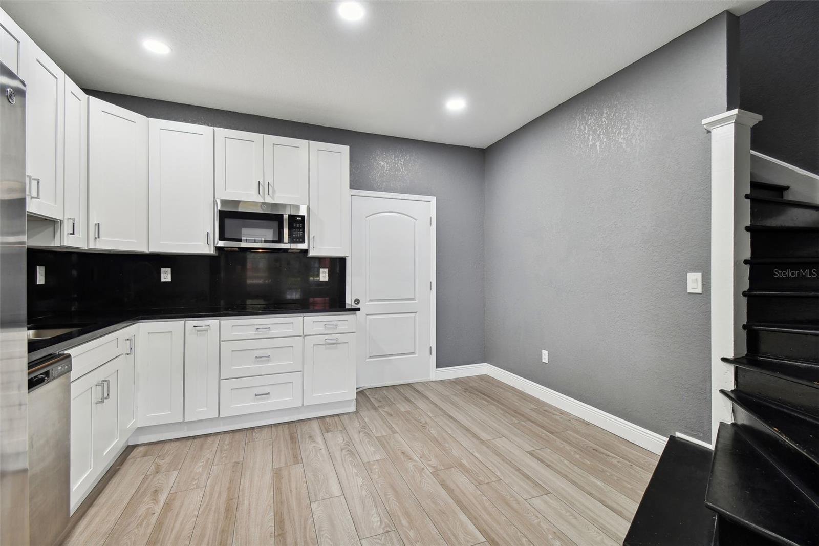 6810 N NAVIN AVE, TAMPA, FL, 33604
