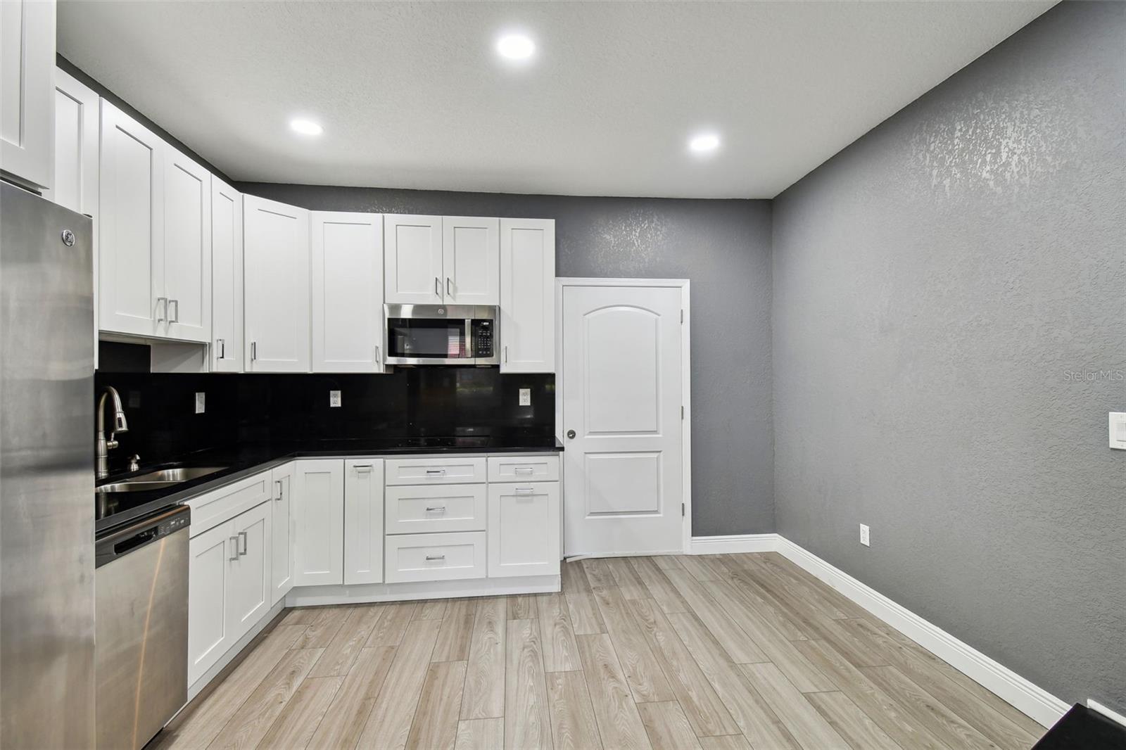 6810 N NAVIN AVE, TAMPA, FL, 33604