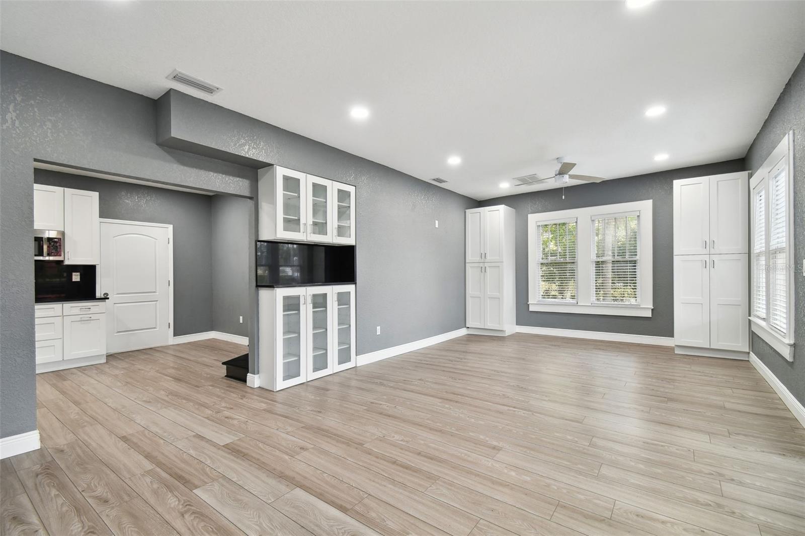 6810 N NAVIN AVE, TAMPA, FL, 33604
