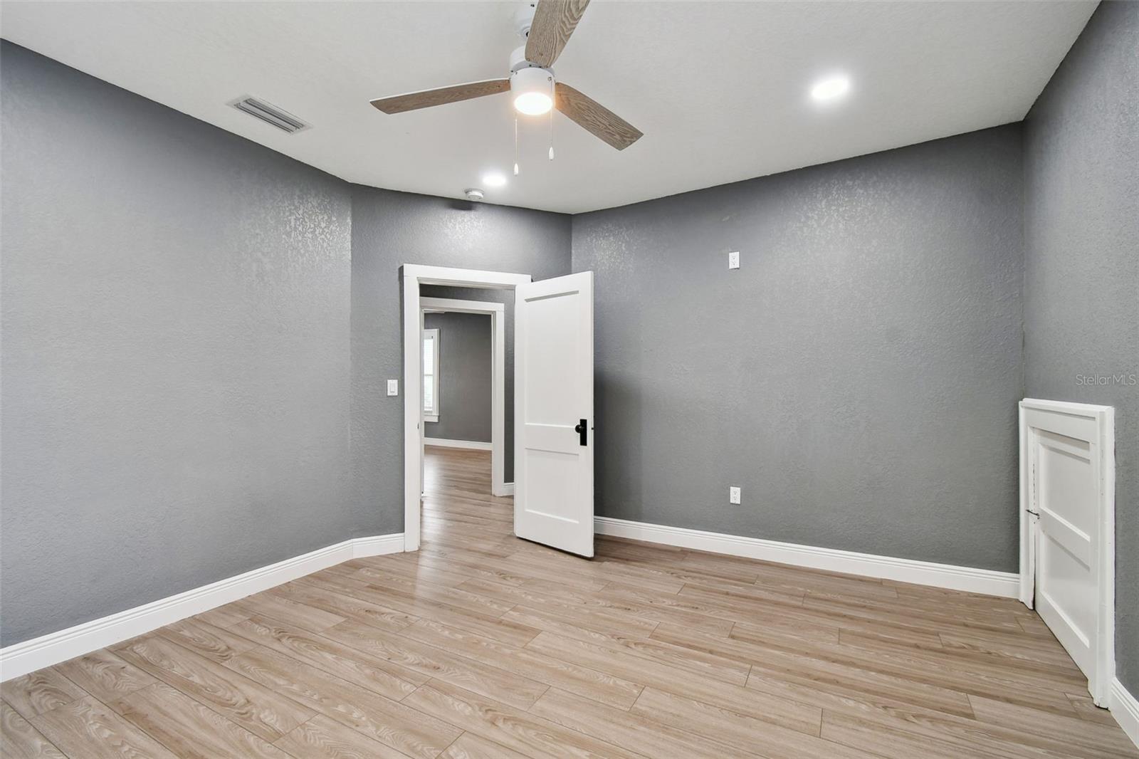 6810 N NAVIN AVE, TAMPA, FL, 33604