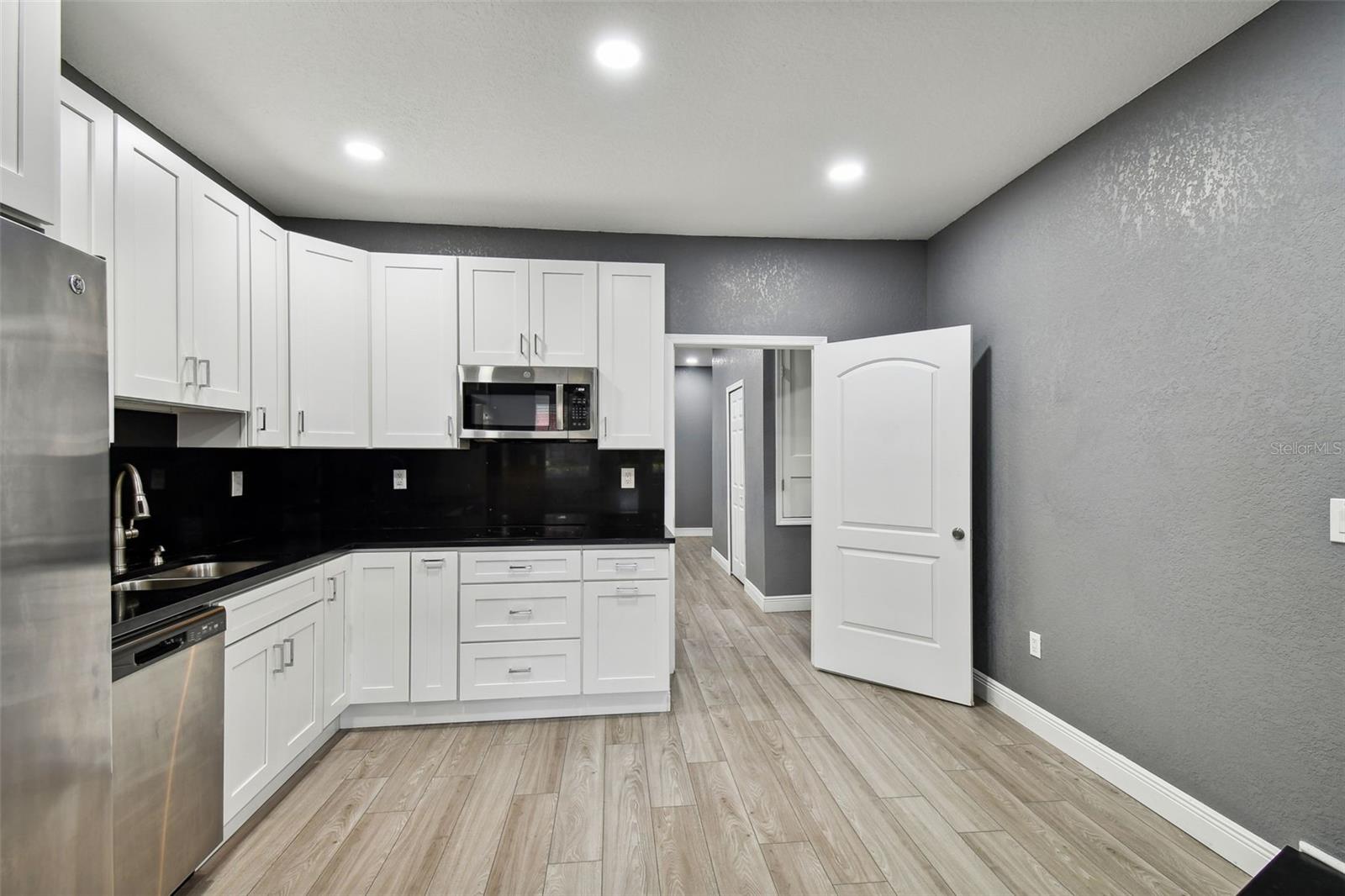 6810 N NAVIN AVE, TAMPA, FL, 33604
