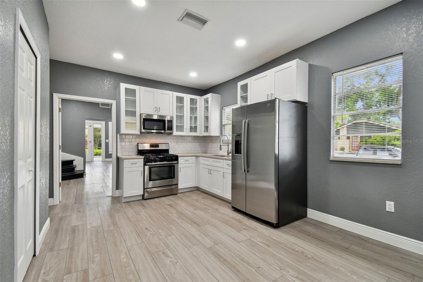6810 N NAVIN AVE, TAMPA, FL, 33604