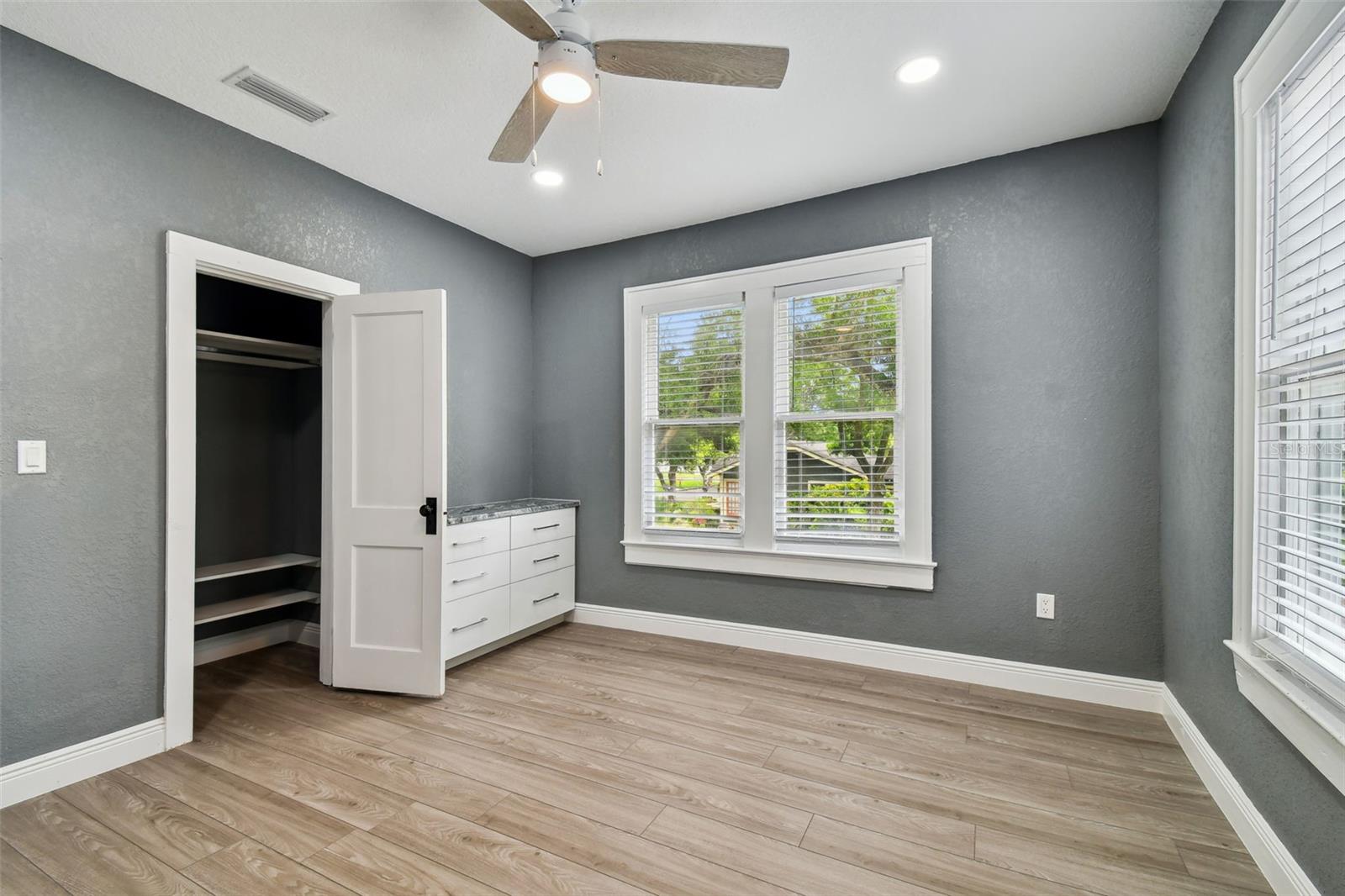 6810 N NAVIN AVE, TAMPA, FL, 33604