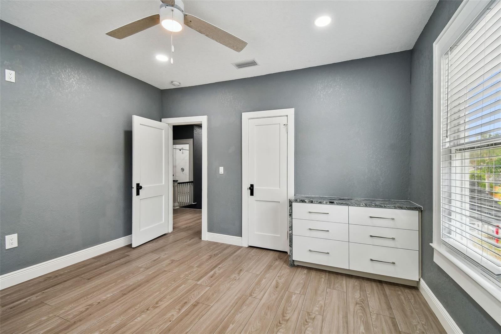 6810 N NAVIN AVE, TAMPA, FL, 33604