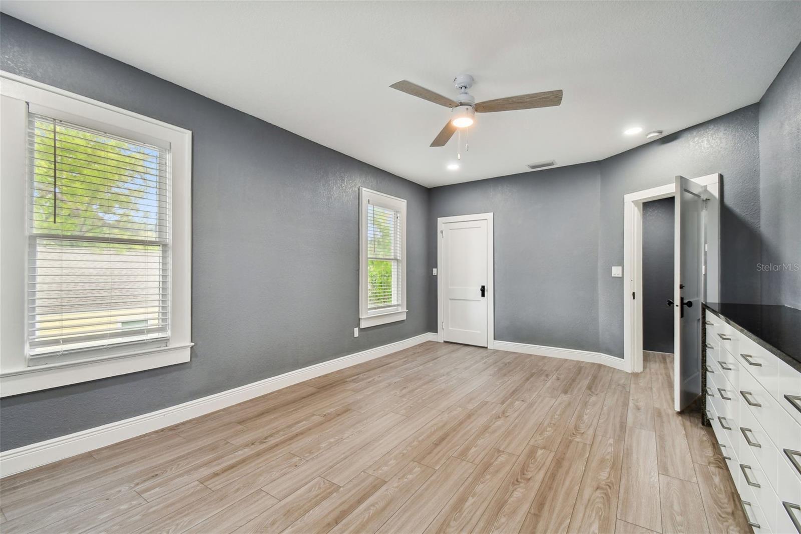 6810 N NAVIN AVE, TAMPA, FL, 33604