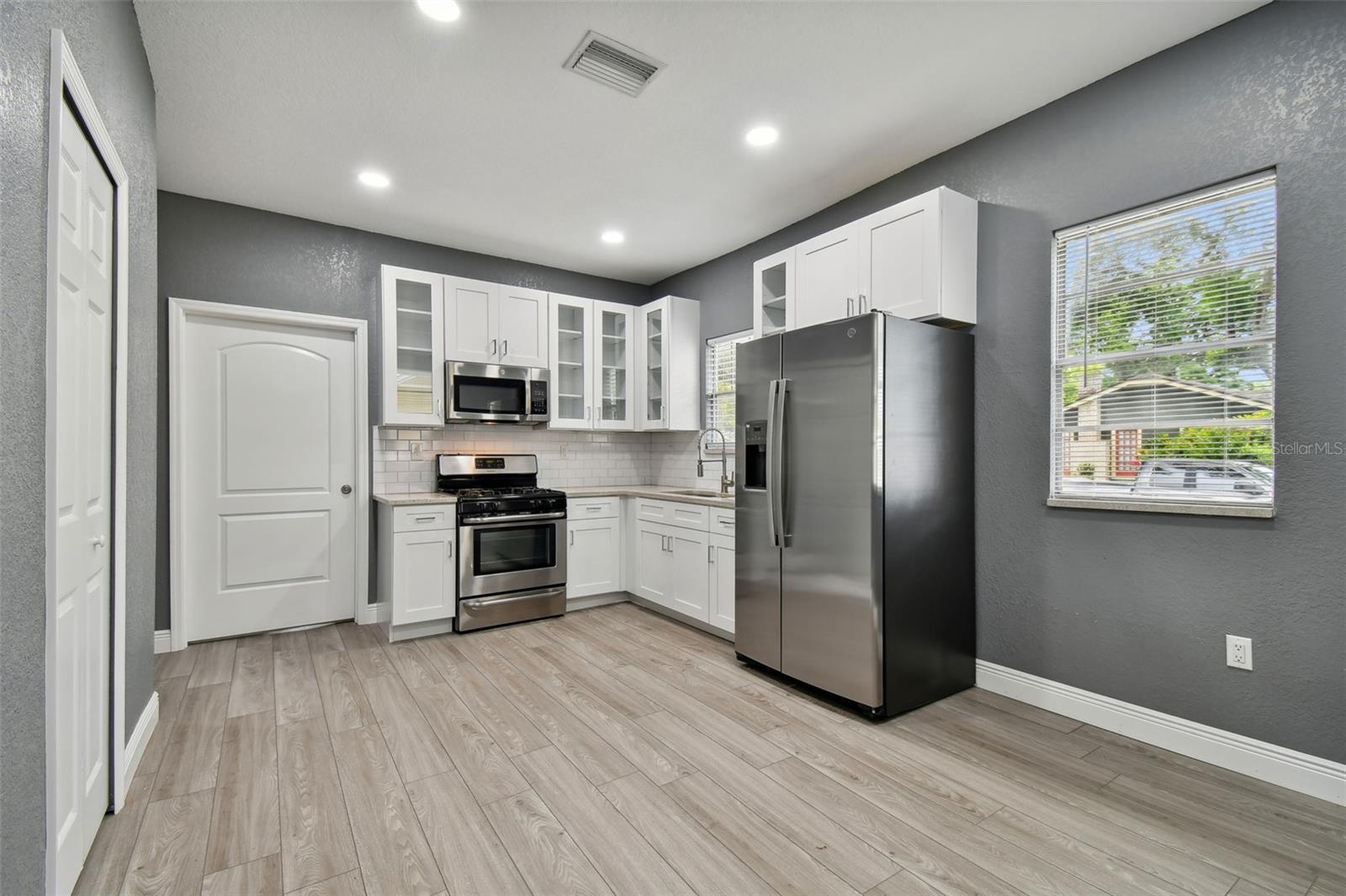 6810 N NAVIN AVE, TAMPA, FL, 33604