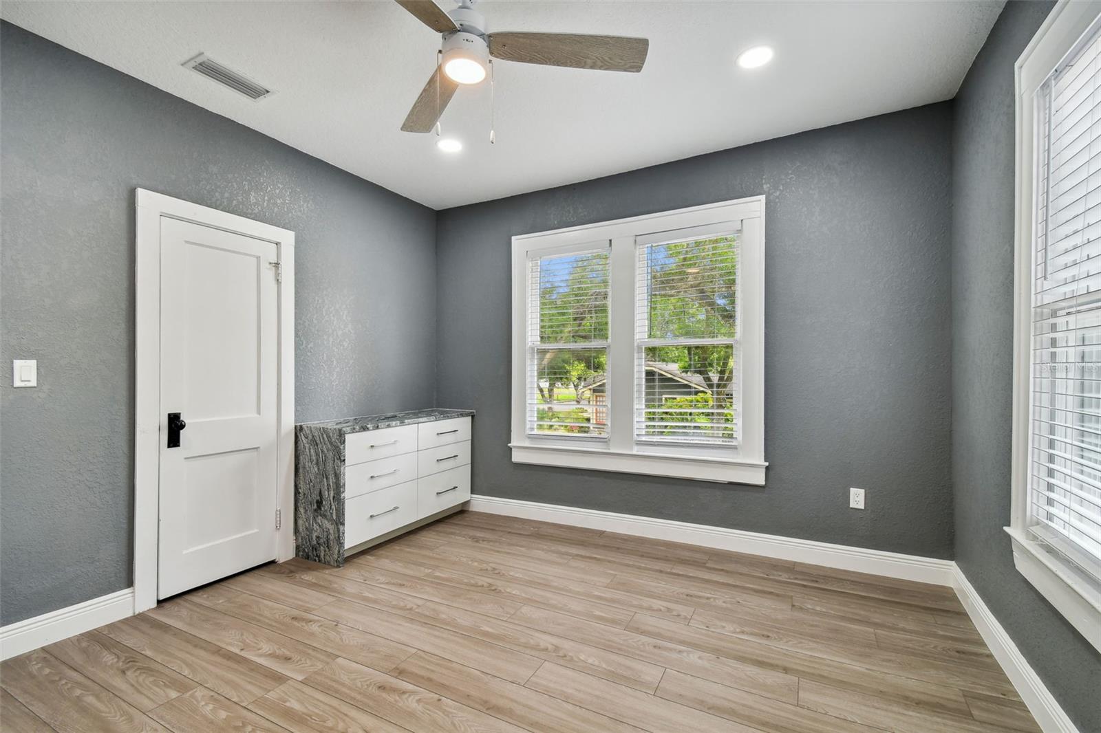 6810 N NAVIN AVE, TAMPA, FL, 33604