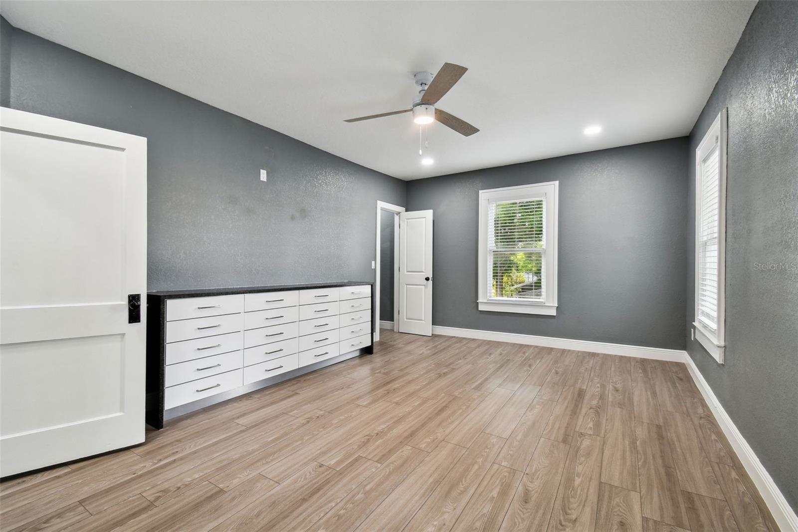 6810 N NAVIN AVE, TAMPA, FL, 33604