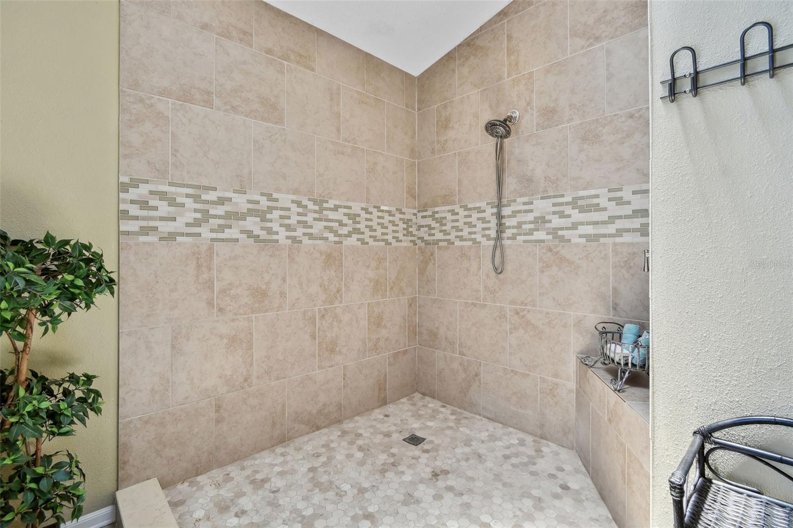 511 SANDY HOOK RD, TREASURE ISLAND, FL, 33706