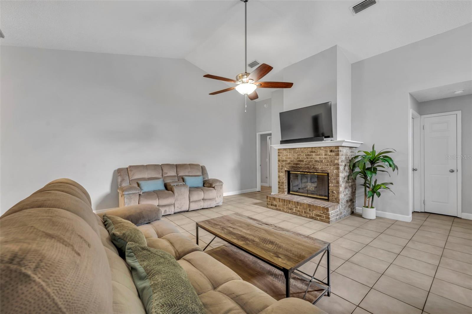1921 BLUE FOX CT, ORLANDO, FL, 32825