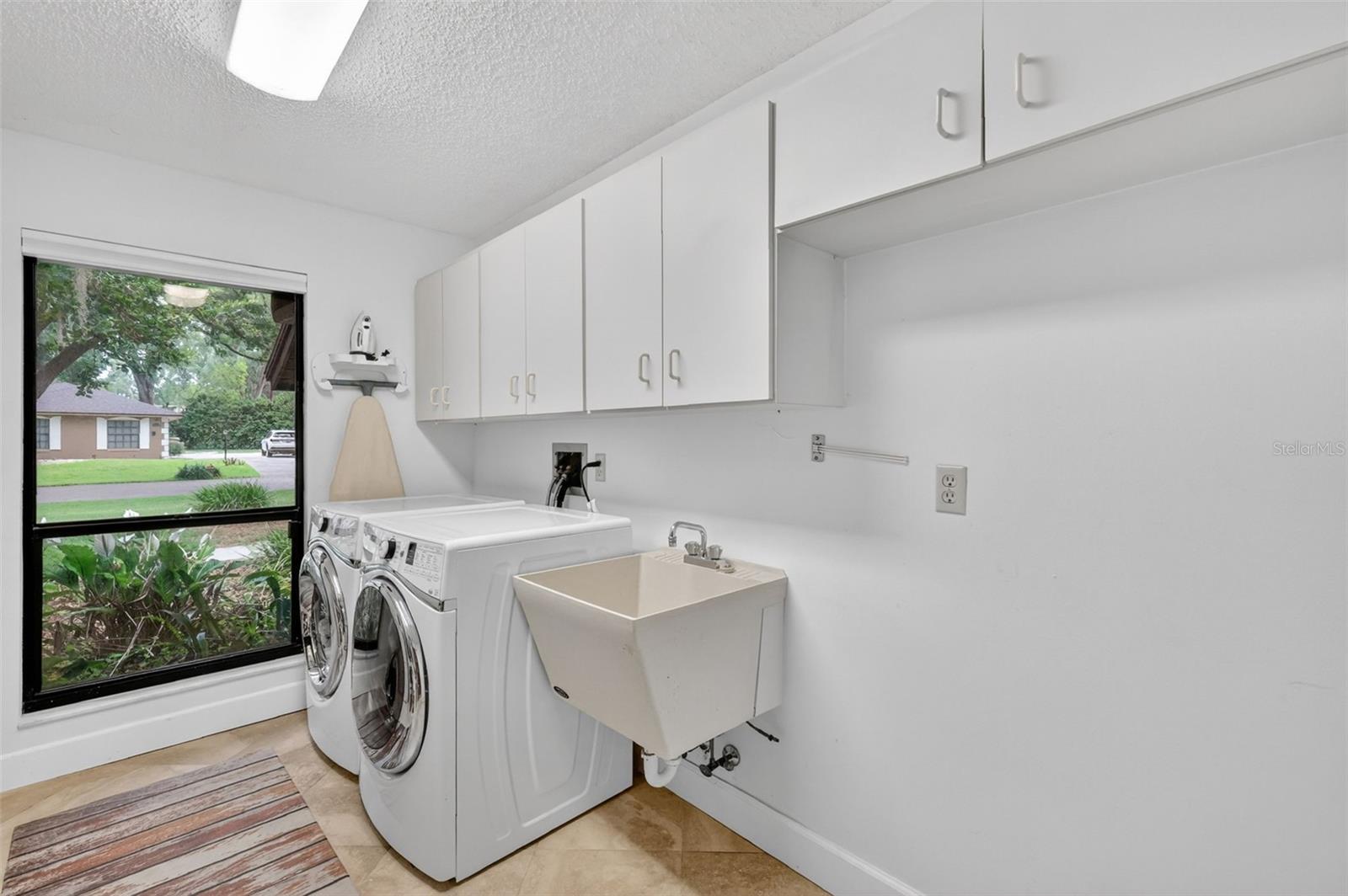 4141 LAKE FOREST ST, MOUNT DORA, FL, 32757