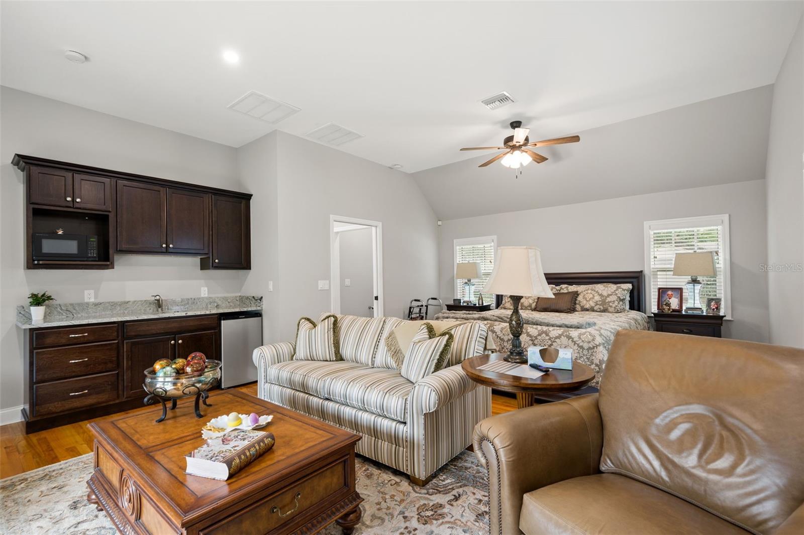 3233 W PARKLAND BLVD, TAMPA, FL, 33609