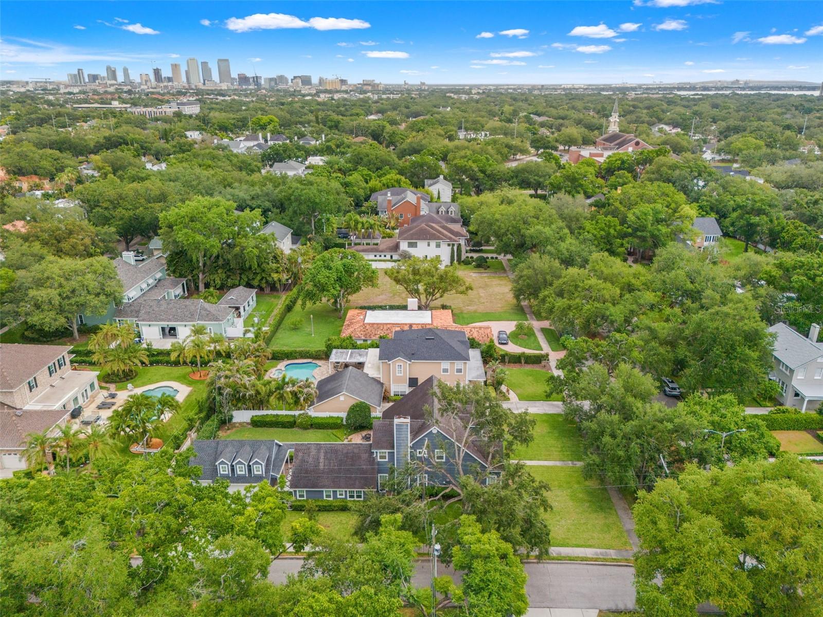 3233 W PARKLAND BLVD, TAMPA, FL, 33609