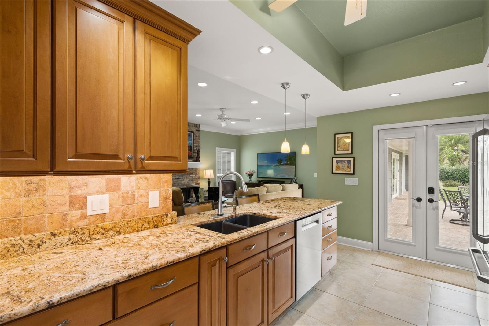 3233 W PARKLAND BLVD, TAMPA, FL, 33609
