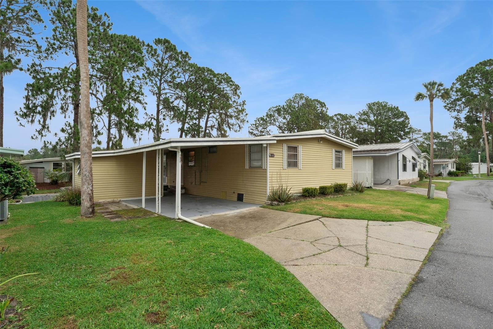 102 PARKLAND DR, EUSTIS, FL, 32726