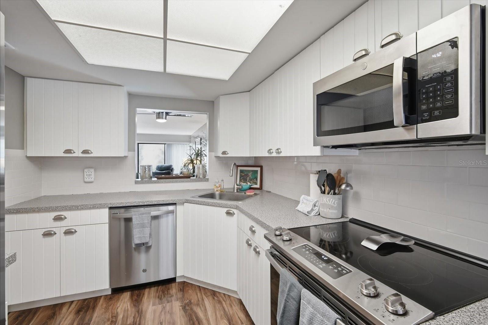 3705 E BAY DR #117, HOLMES BEACH, FL, 34217