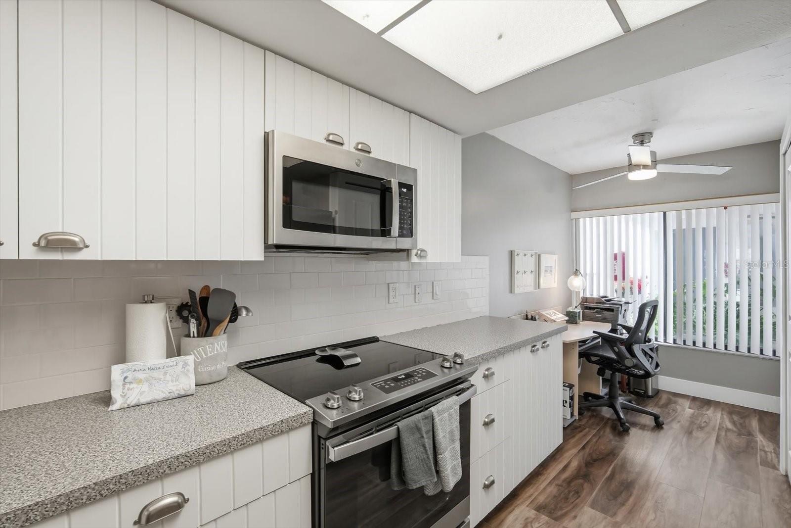 3705 E BAY DR #117, HOLMES BEACH, FL, 34217