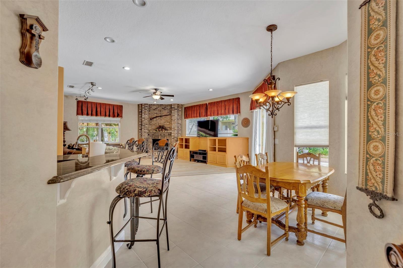 2518 EMERALD TREE LN, APOPKA, FL, 32712