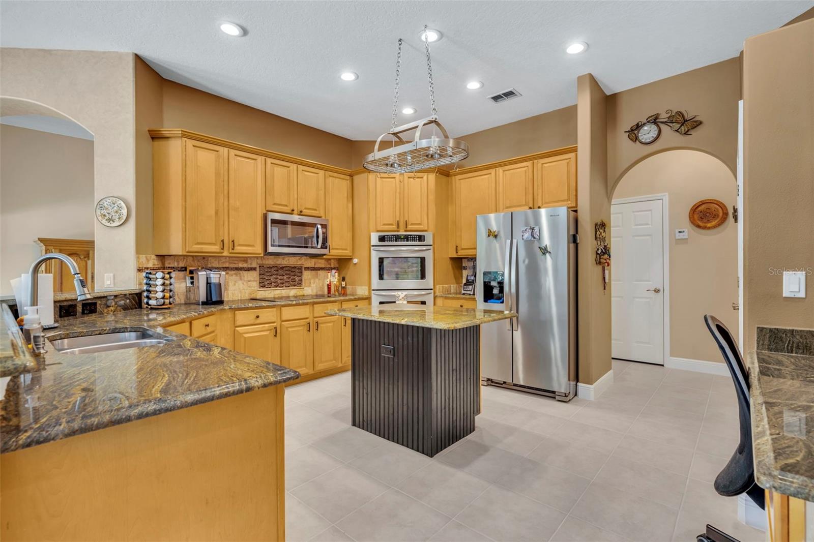 2518 EMERALD TREE LN, APOPKA, FL, 32712