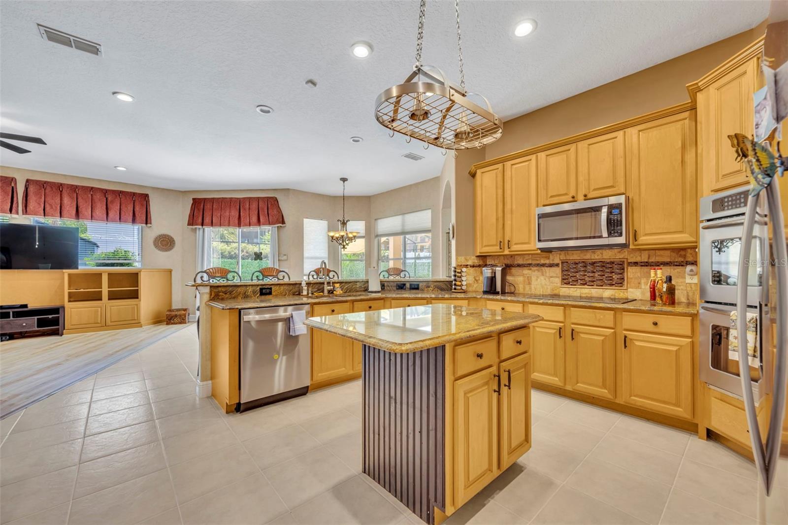 2518 EMERALD TREE LN, APOPKA, FL, 32712