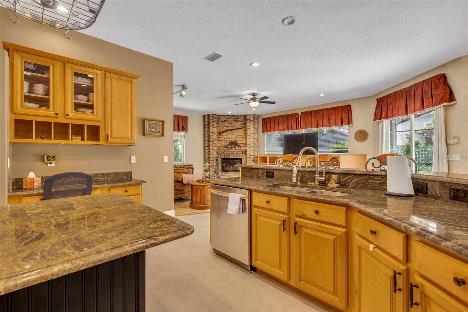 2518 EMERALD TREE LN, APOPKA, FL, 32712