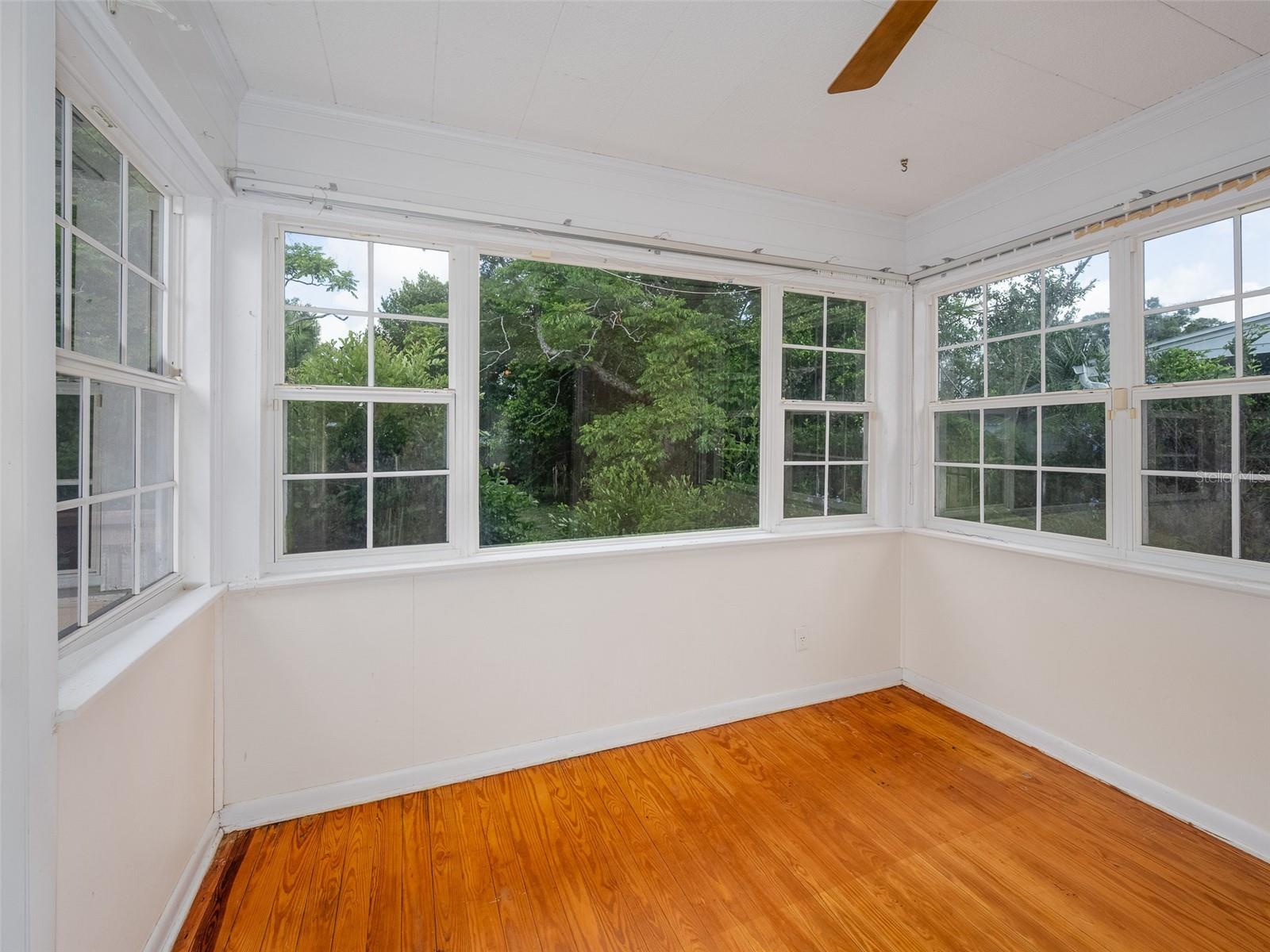 944 N SHINE AVE, ORLANDO, FL, 32803