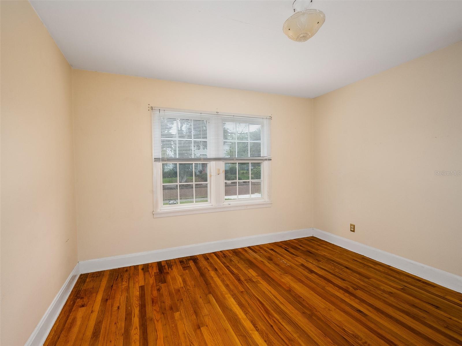 944 N SHINE AVE, ORLANDO, FL, 32803