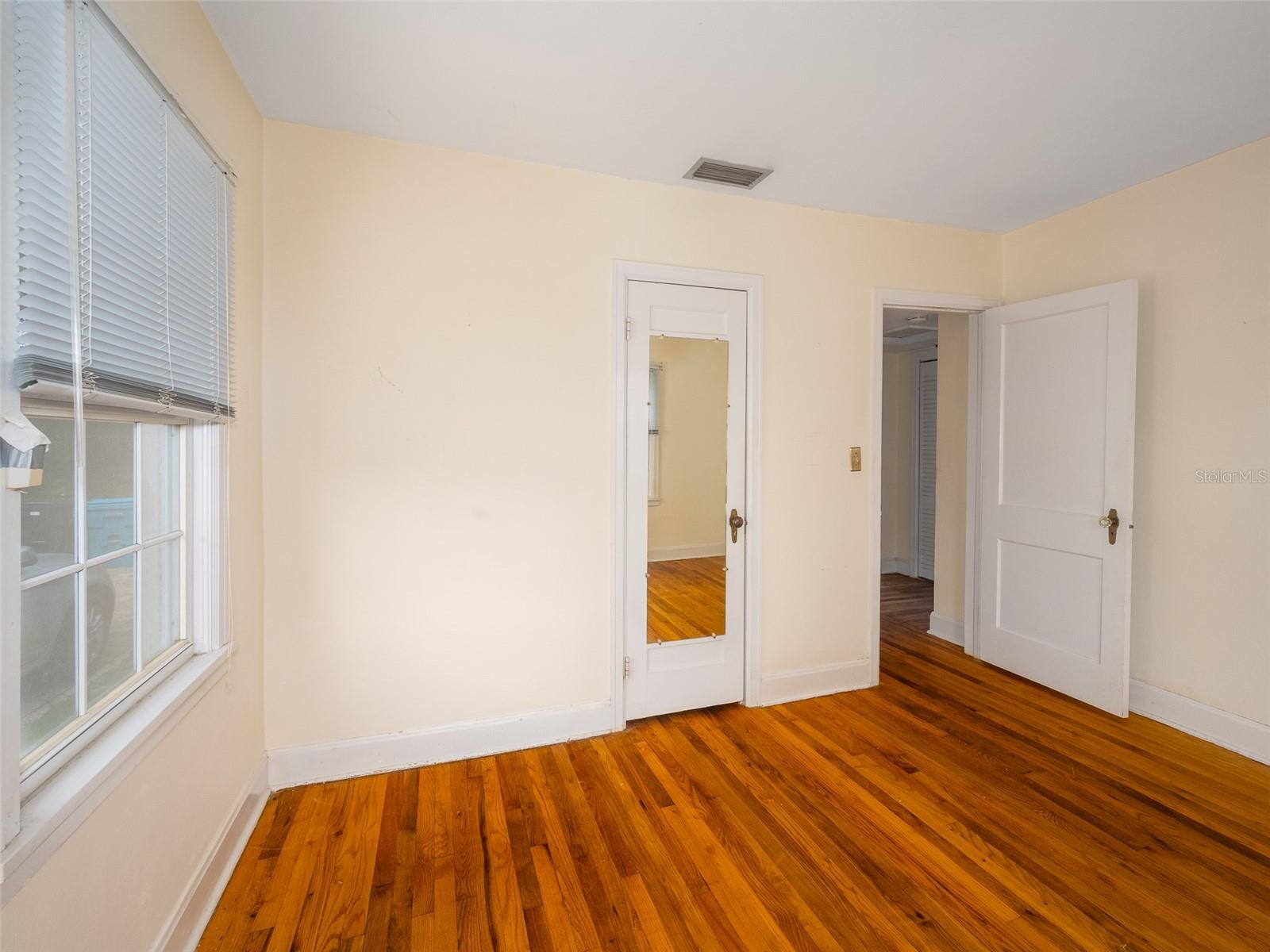944 N SHINE AVE, ORLANDO, FL, 32803