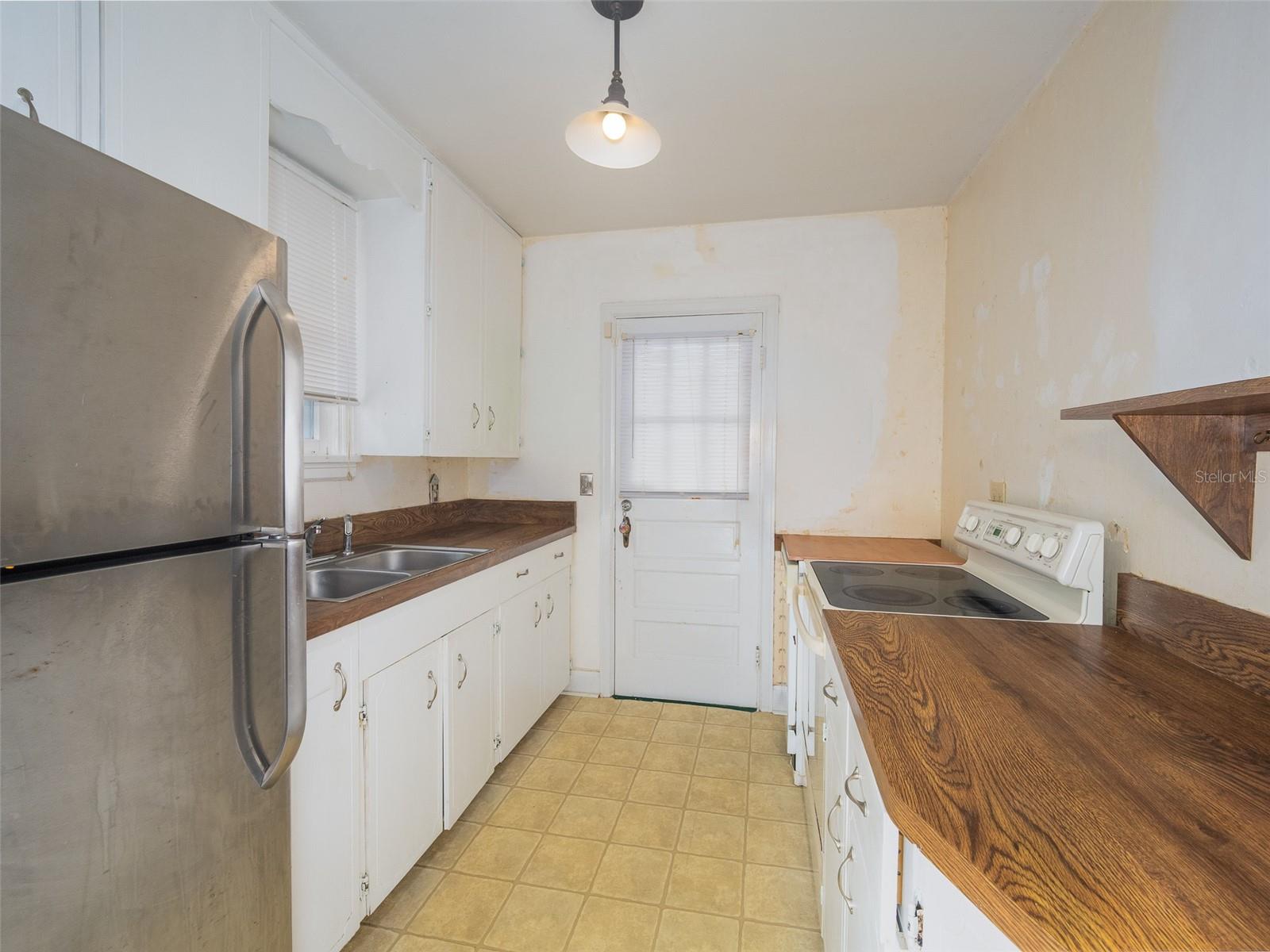 944 N SHINE AVE, ORLANDO, FL, 32803