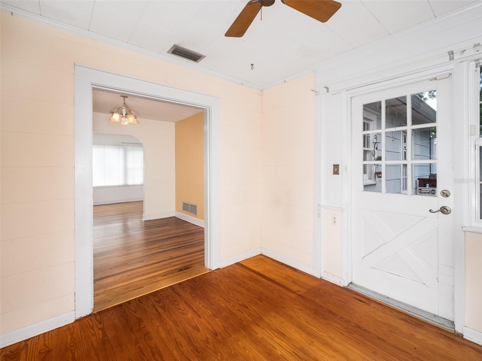 944 N SHINE AVE, ORLANDO, FL, 32803