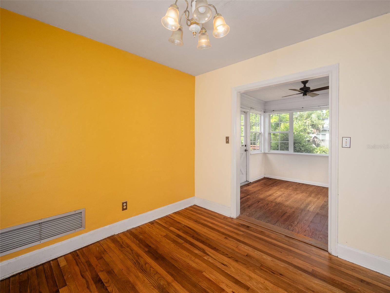944 N SHINE AVE, ORLANDO, FL, 32803