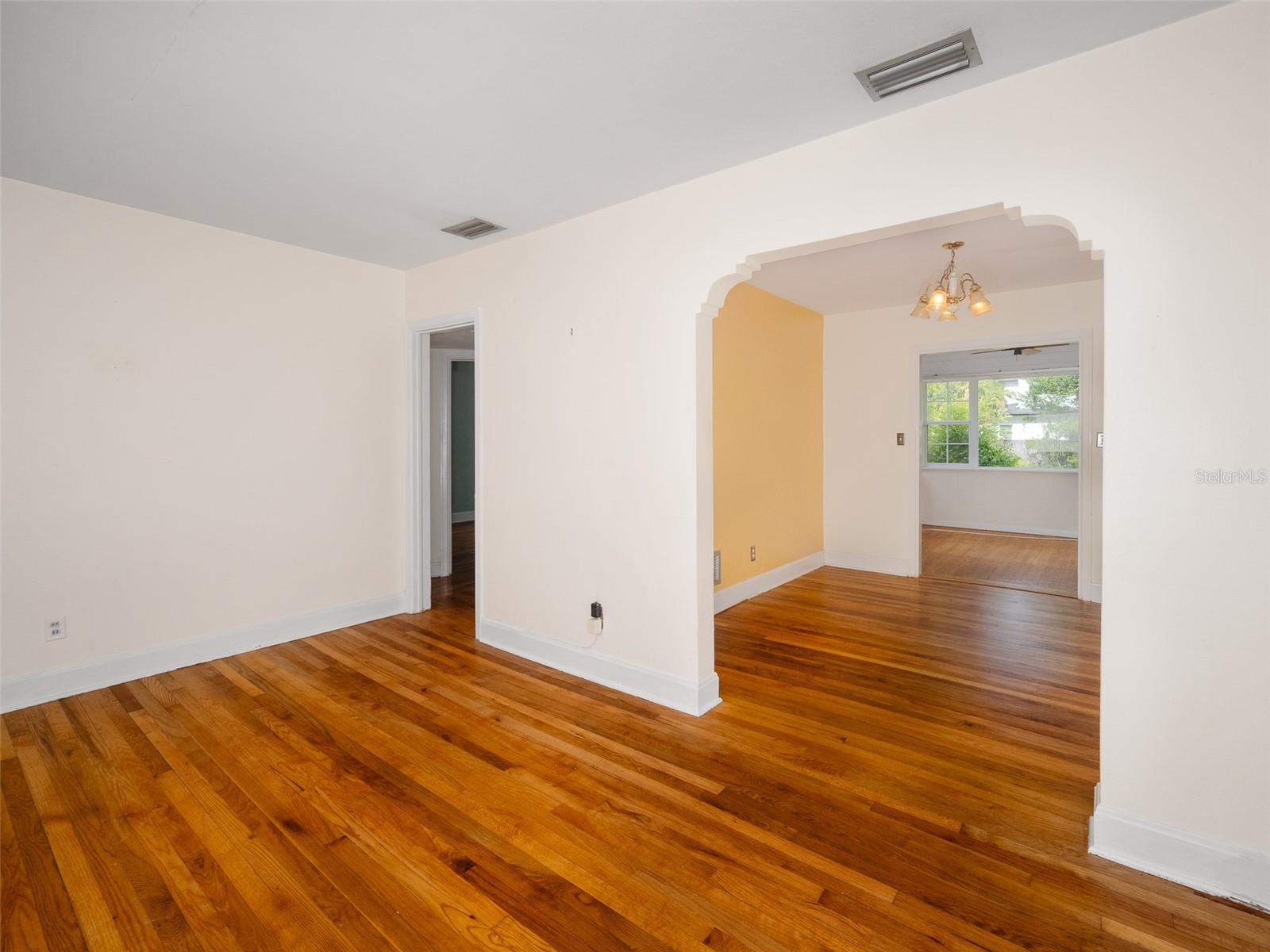 944 N SHINE AVE, ORLANDO, FL, 32803