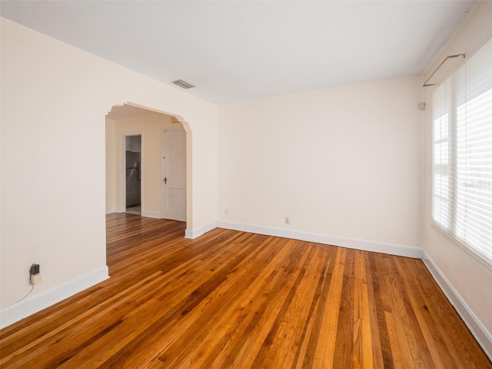 944 N SHINE AVE, ORLANDO, FL, 32803