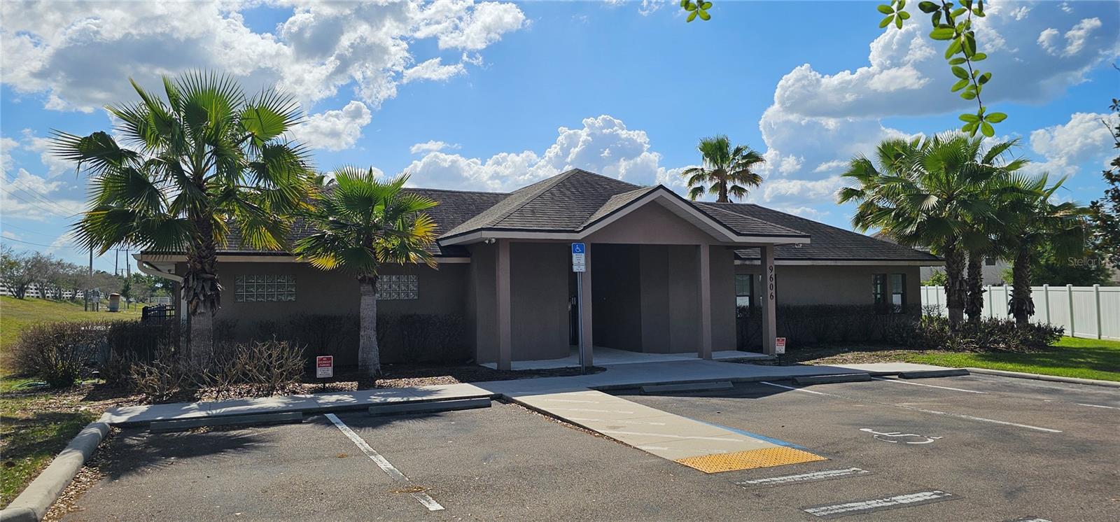 9628 TRONCAIS CIR, THONOTOSASSA, FL, 33592