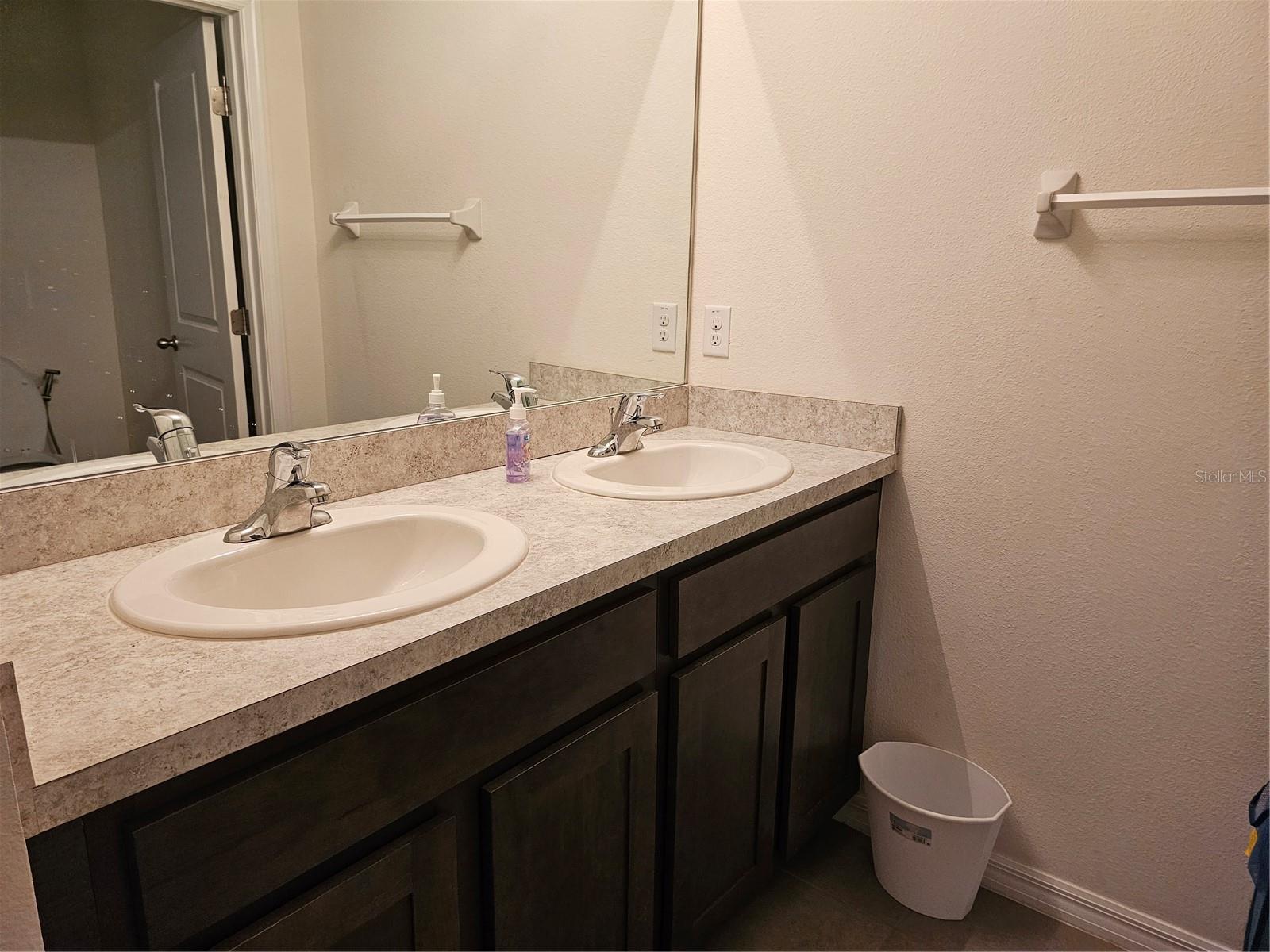 9628 TRONCAIS CIR, THONOTOSASSA, FL, 33592