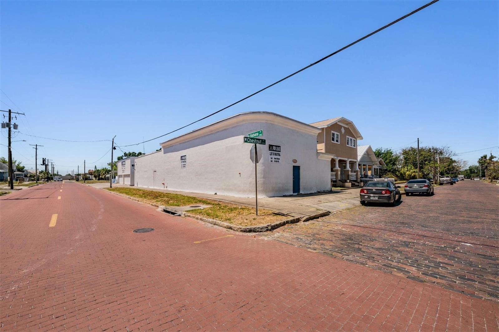 2902 W CHESTNUT ST, TAMPA, FL, 33607