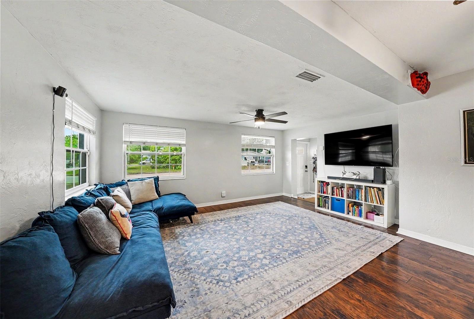 3901 13TH AVE N, ST PETERSBURG, FL, 33713
