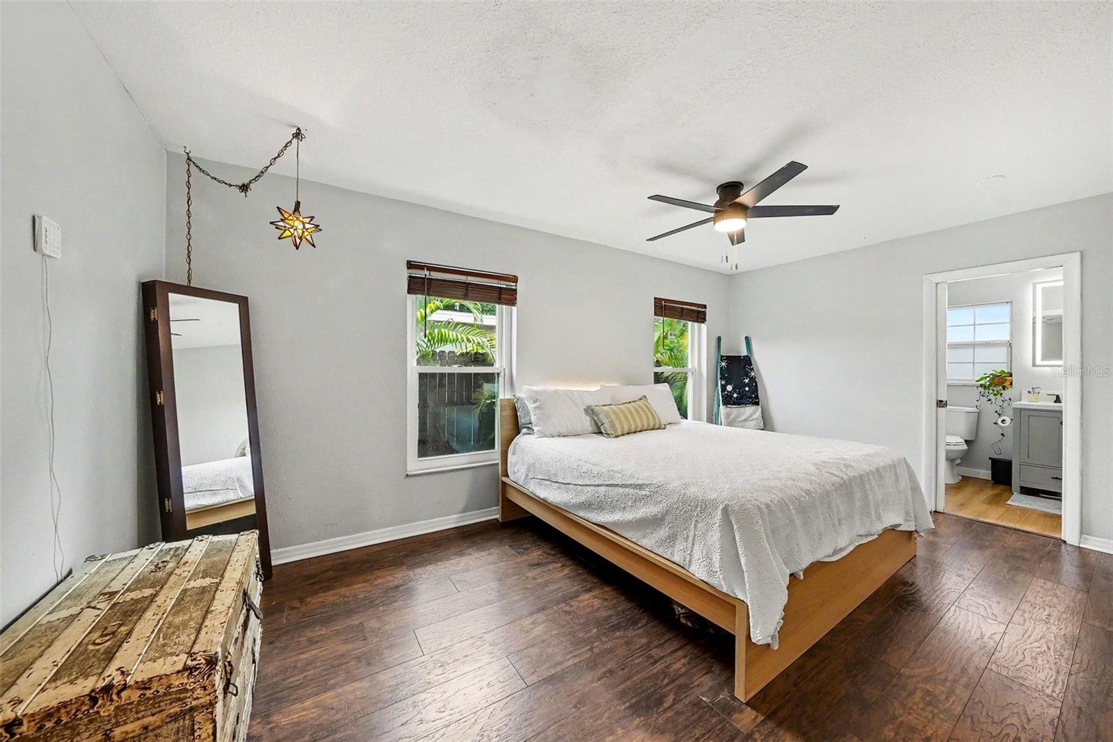 3901 13TH AVE N, ST PETERSBURG, FL, 33713