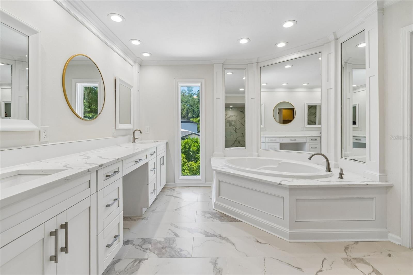 816 TARAY DE AVILA, TAMPA, FL, 33613