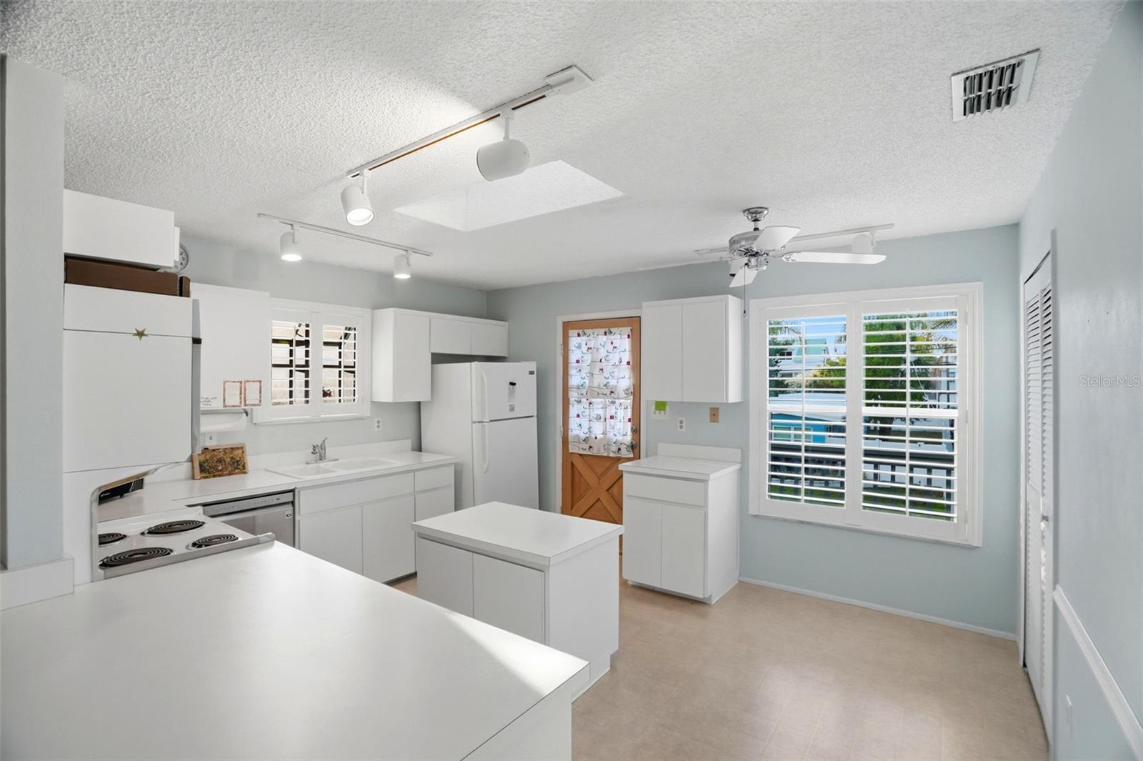 110 GEORGIA AVE. AVE, CRYSTAL BEACH, FL, 34681