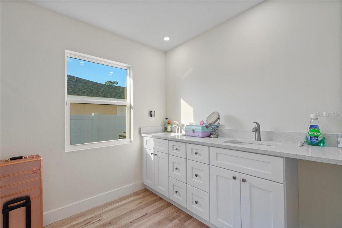 2405 VANCOUVER LN, NORTH PORT, FL, 34286