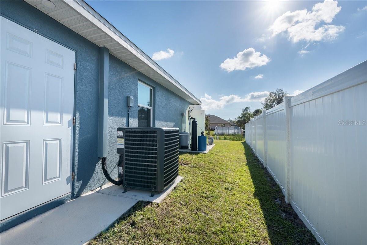 2405 VANCOUVER LN, NORTH PORT, FL, 34286