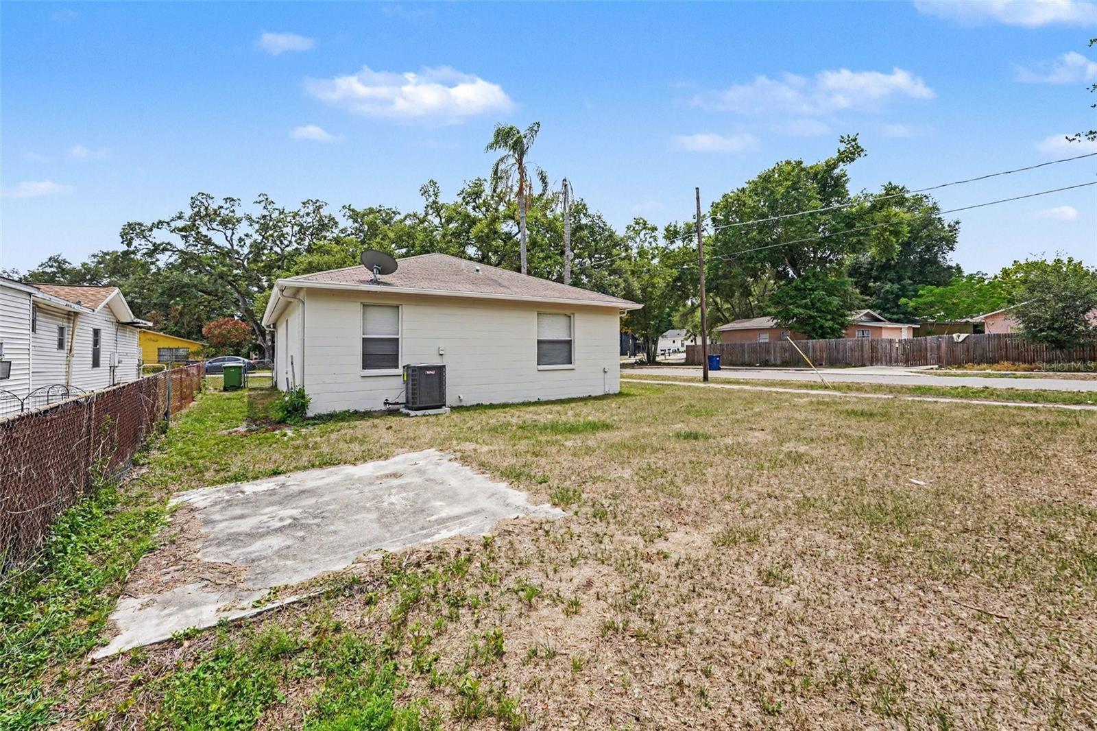 1602 E NORTH BAY ST, TAMPA, FL, 33610