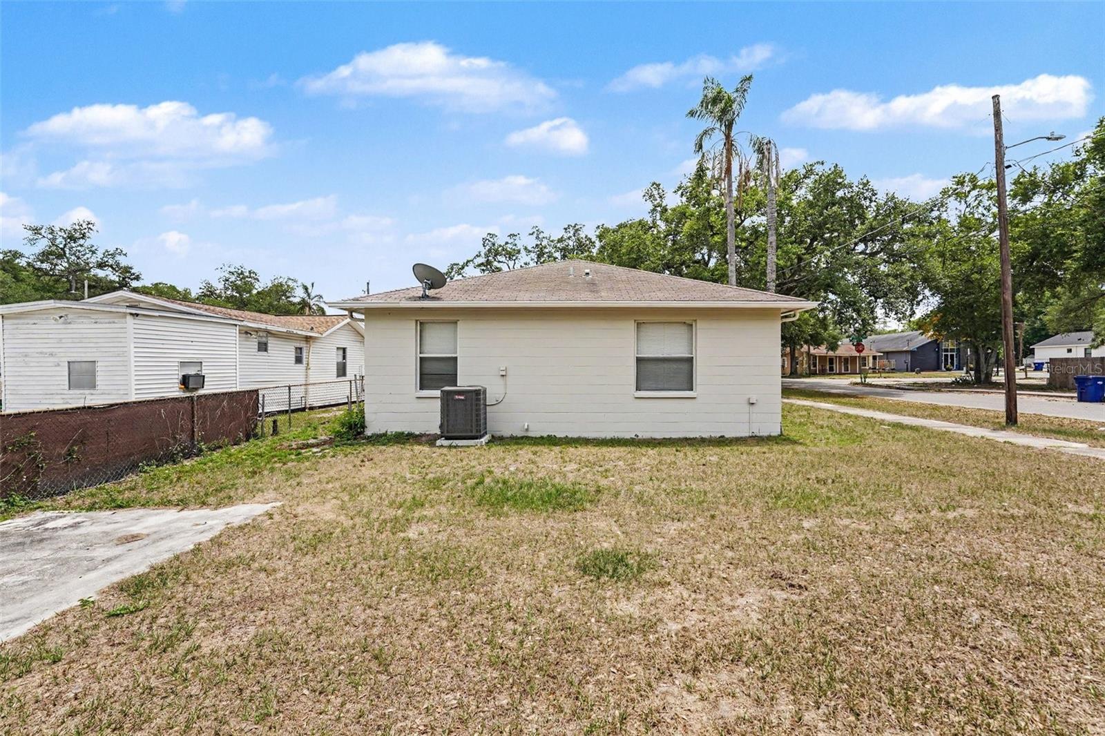1602 E NORTH BAY ST, TAMPA, FL, 33610
