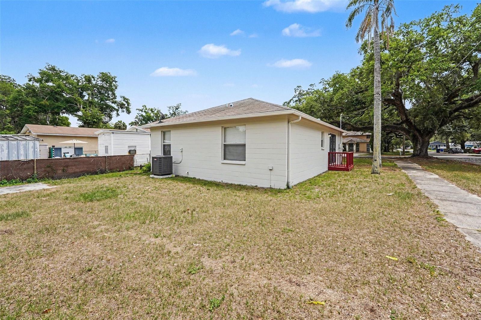 1602 E NORTH BAY ST, TAMPA, FL, 33610