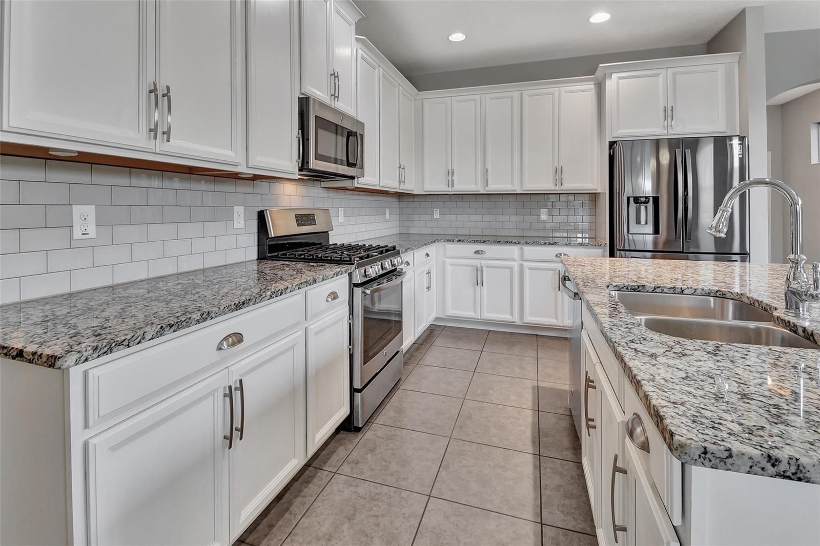 175 ANCONA AVE, DEBARY, FL, 32713