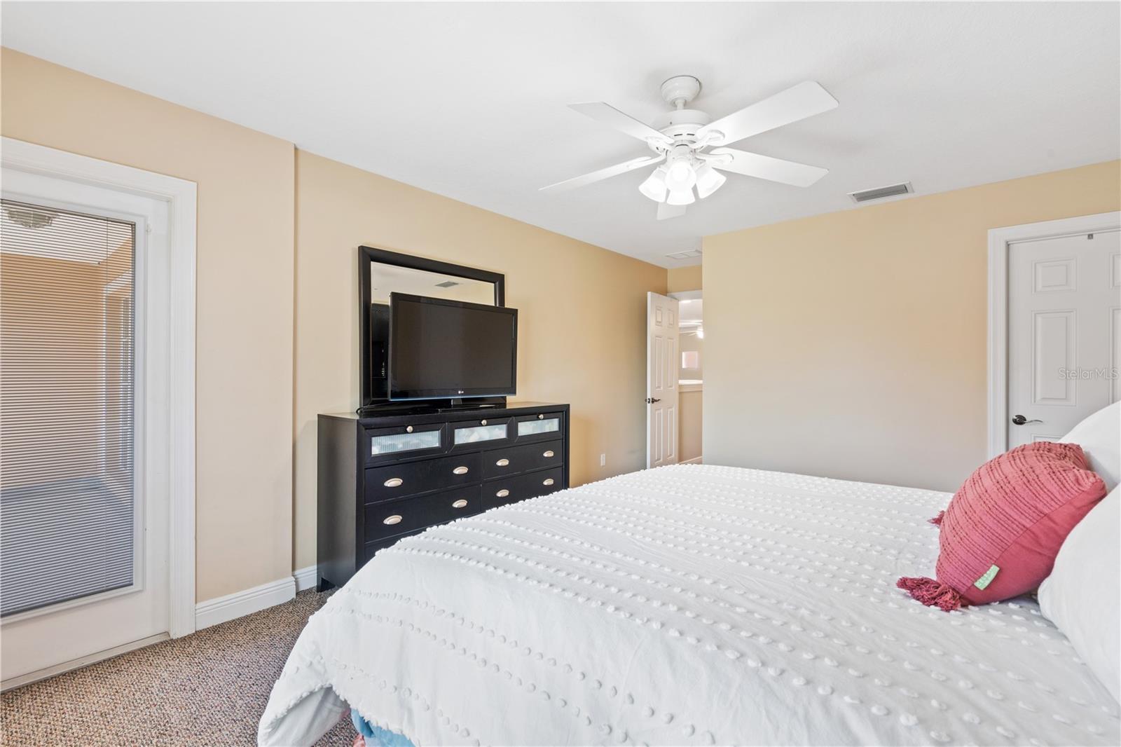 210 VALENCIA CIR, ST PETERSBURG, FL, 33716