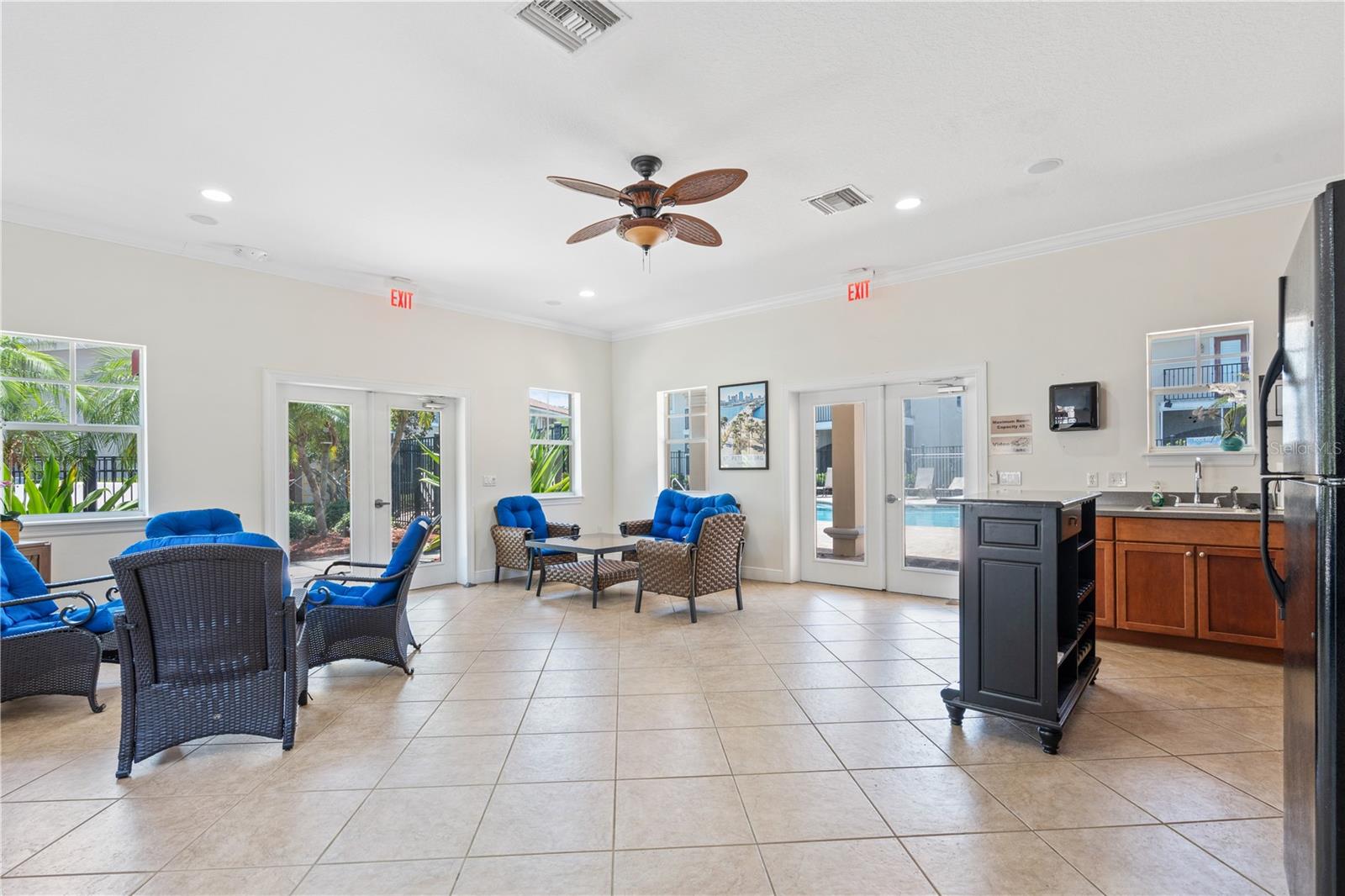 210 VALENCIA CIR, ST PETERSBURG, FL, 33716